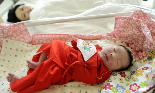 سیاست تک فرزندی بحران جمعیت نرخ باروری در چین اقتصاد مقاومتی