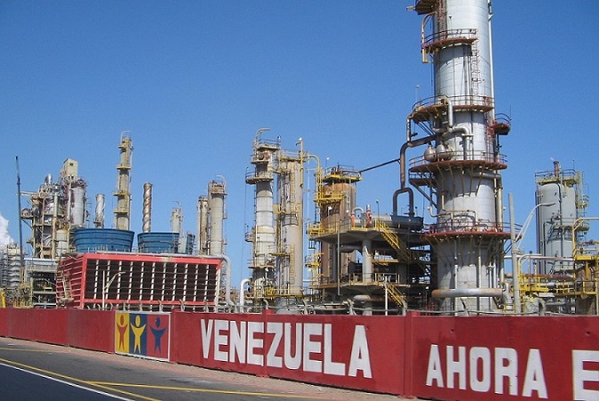 غیر فعال بودن نیمی از ظرفیت صنعت پالایش نفت ونزوئلا