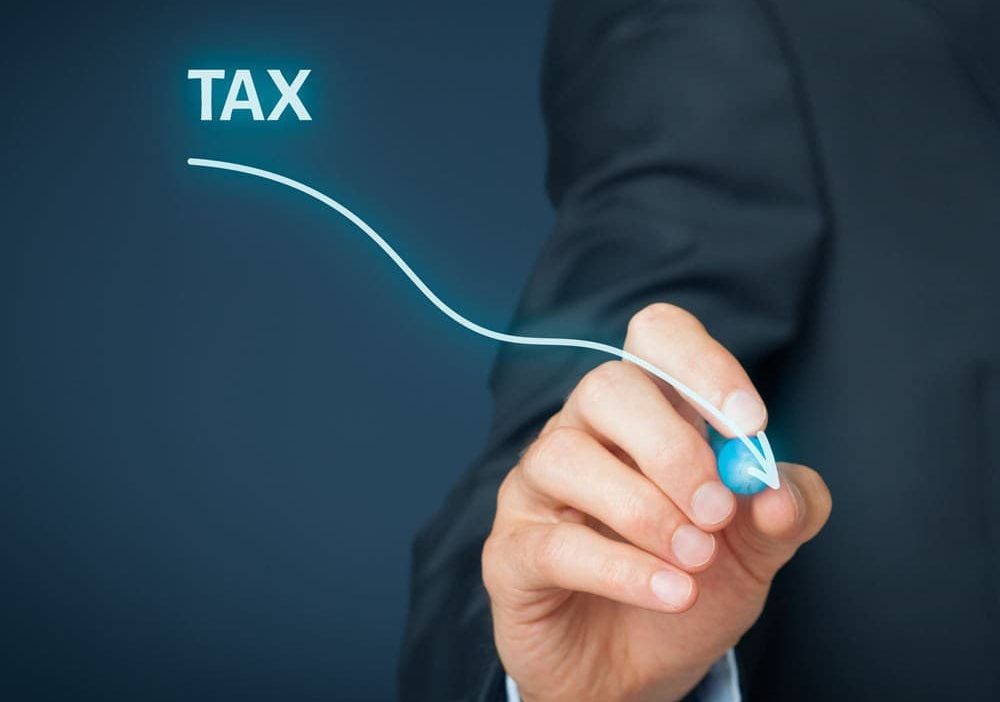 بررسی رابطه کاهش نرخ مالیات بر درآمد شرکت‌ها با رشد اقتصادی