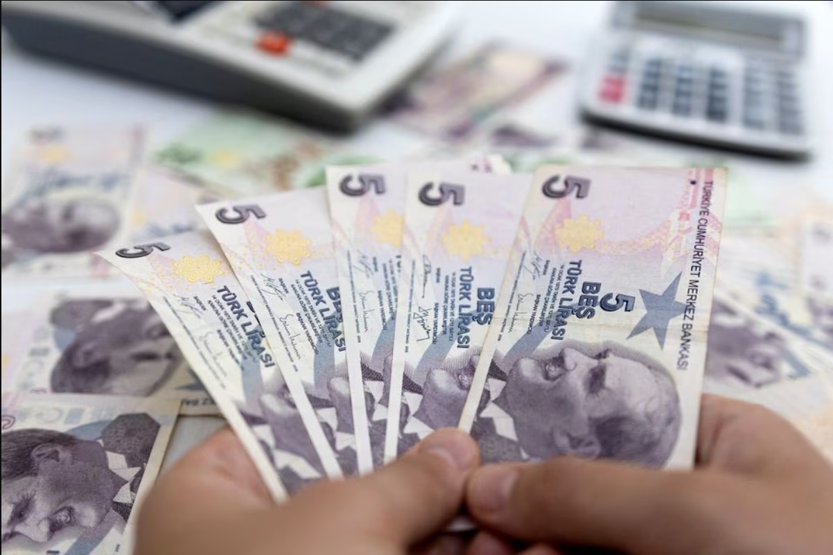 سقوط لیر ترکیه بعد از افزایش 6.5 درصدی نرخ بهره بانکی