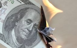 به خطر افتادن جایگاه دلار در نظام پرداخت‌های بین‌المللی؛ دردسر جدید آمریکا
