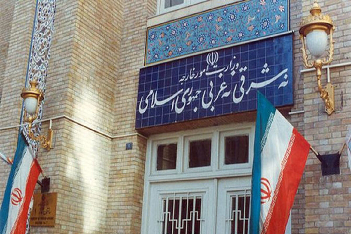 توسعه ایران با بن‌بست‌های اقتصادی و سردرگمی میان شرق و غرب