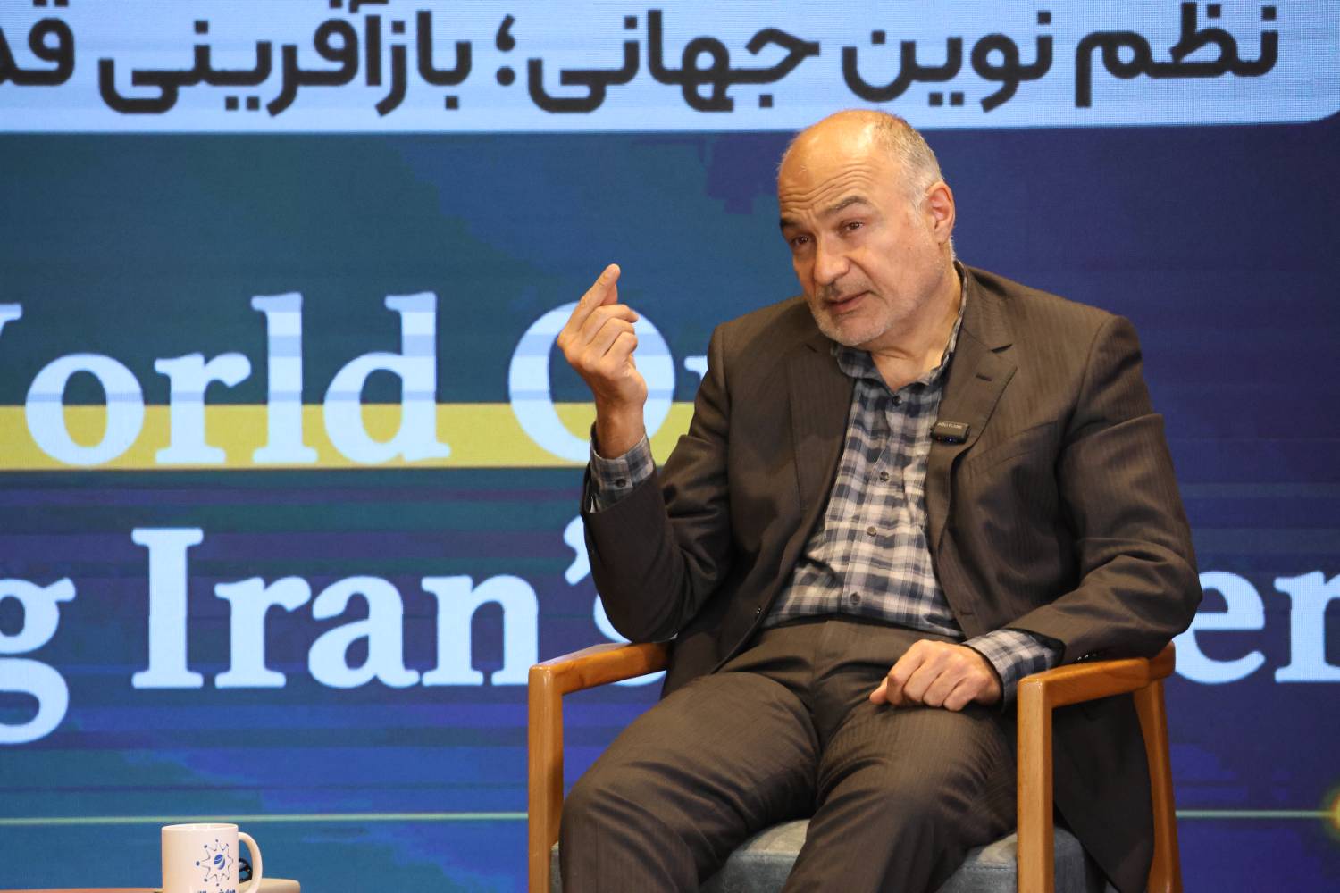 حمیدرضا فرتوک زاده - راه‌نما نظم نوین جهانی